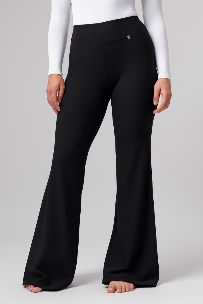 lelosi_move_relaxed legíny elowen_2